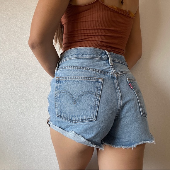 Levi’s high waisted shorts - Picture 3 of 5